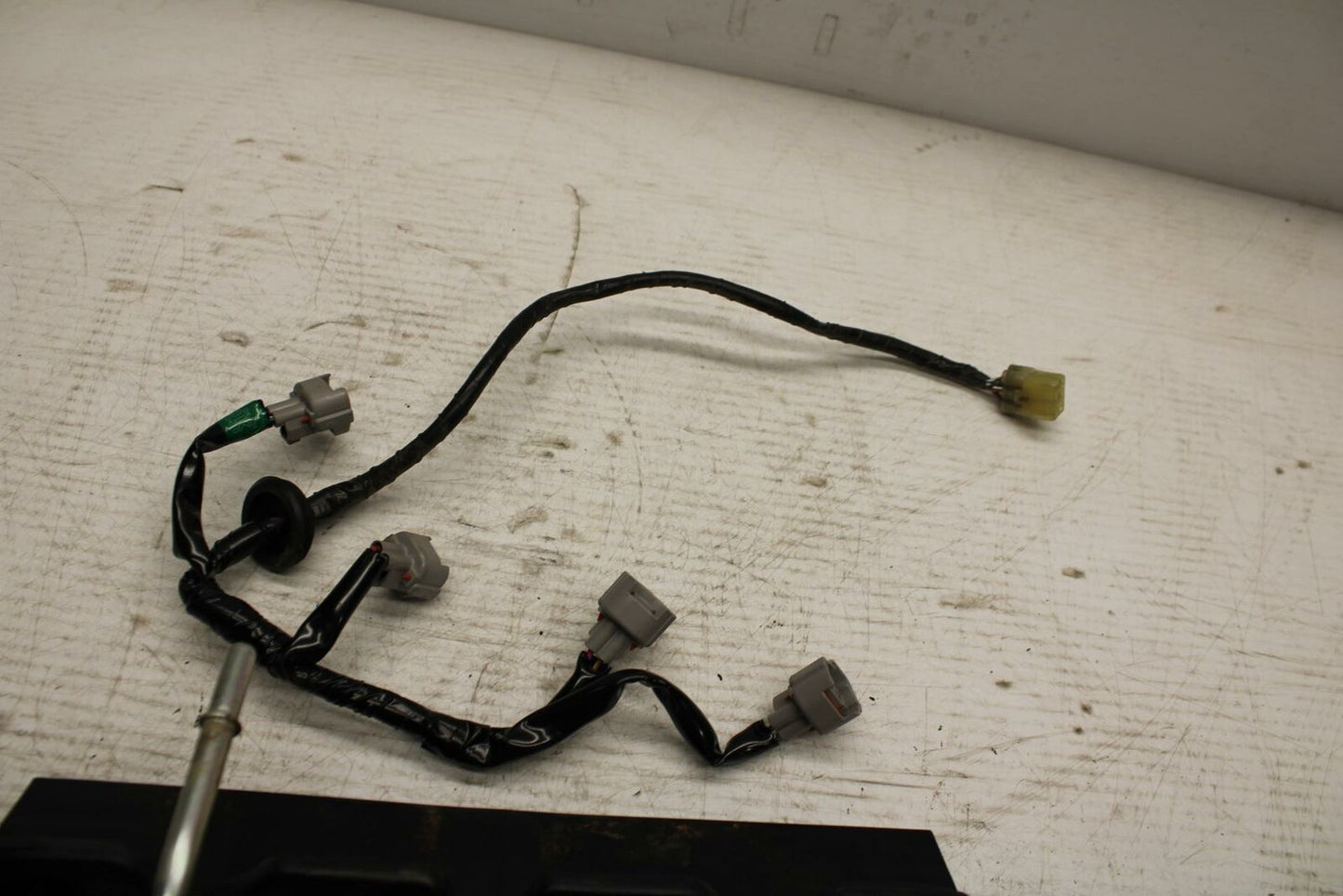 07 YAMAHA YZF R6 2c0 SECONDARY FUEL INJECTORS TOP AIRBOX GAS RAIL BB297