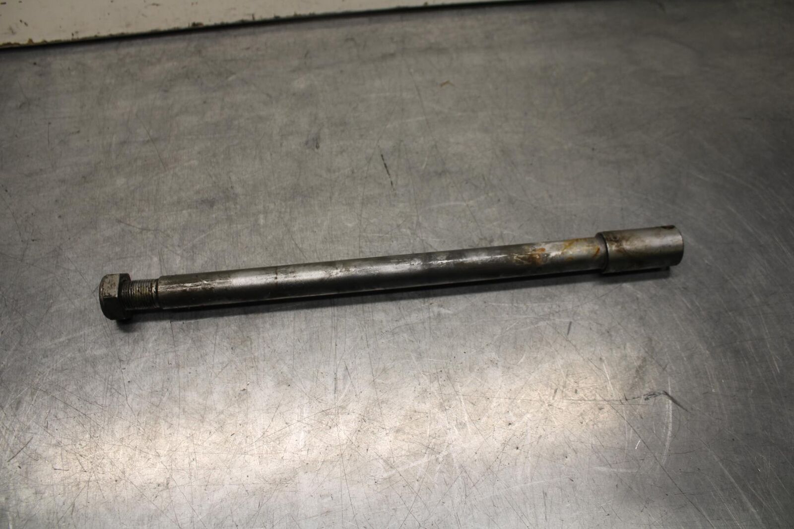 1998 Yamaha Vmax 1200 VMX1200 REAR AXLE BACK WHEEL RIM PIVOT BOLT AXEL BB620