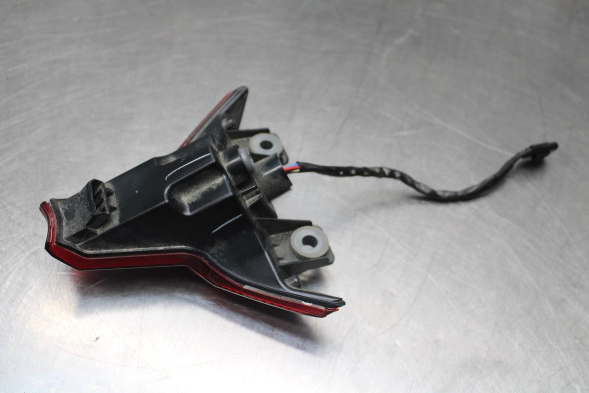 18-26 KAWASAKI Z400 REAR TAIL TAILLIGHT BACK BRAKE LIGHT BB852