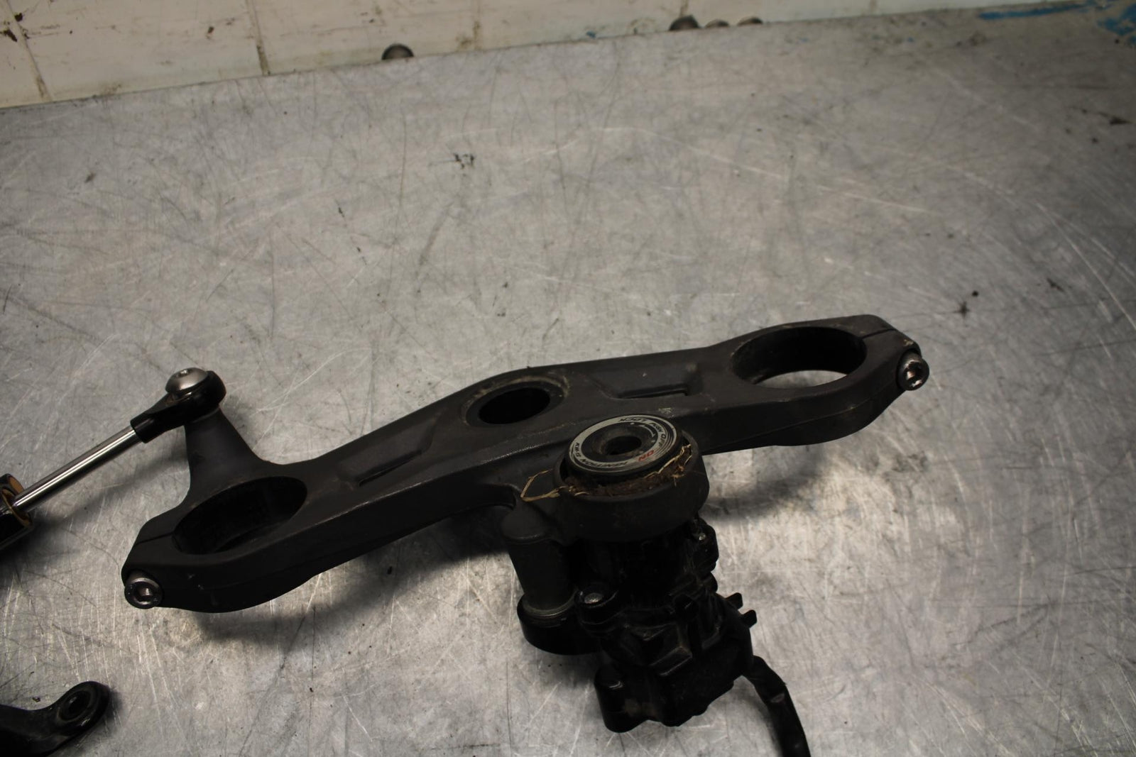 11-15 KAWASAKI ZX1000R FORKS UPPER TRIPLE TREE CLAMP STEERING DAMPER BB445