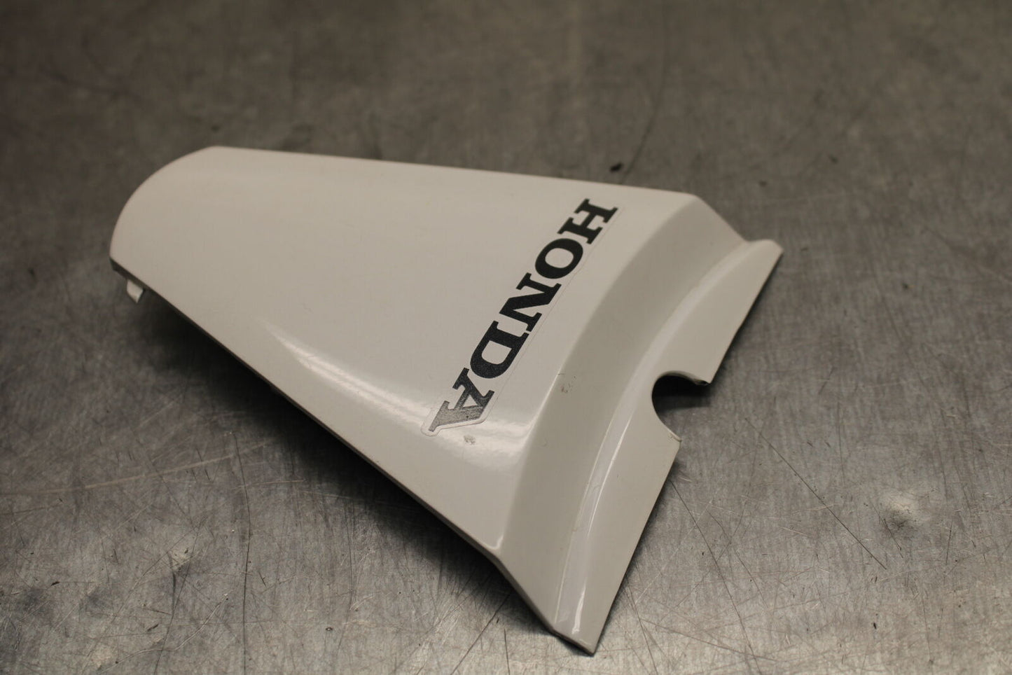 08 HONDA CBR125R CENTER REAR BACK TAIL FAIRING COVER TRIM COWL BB114
