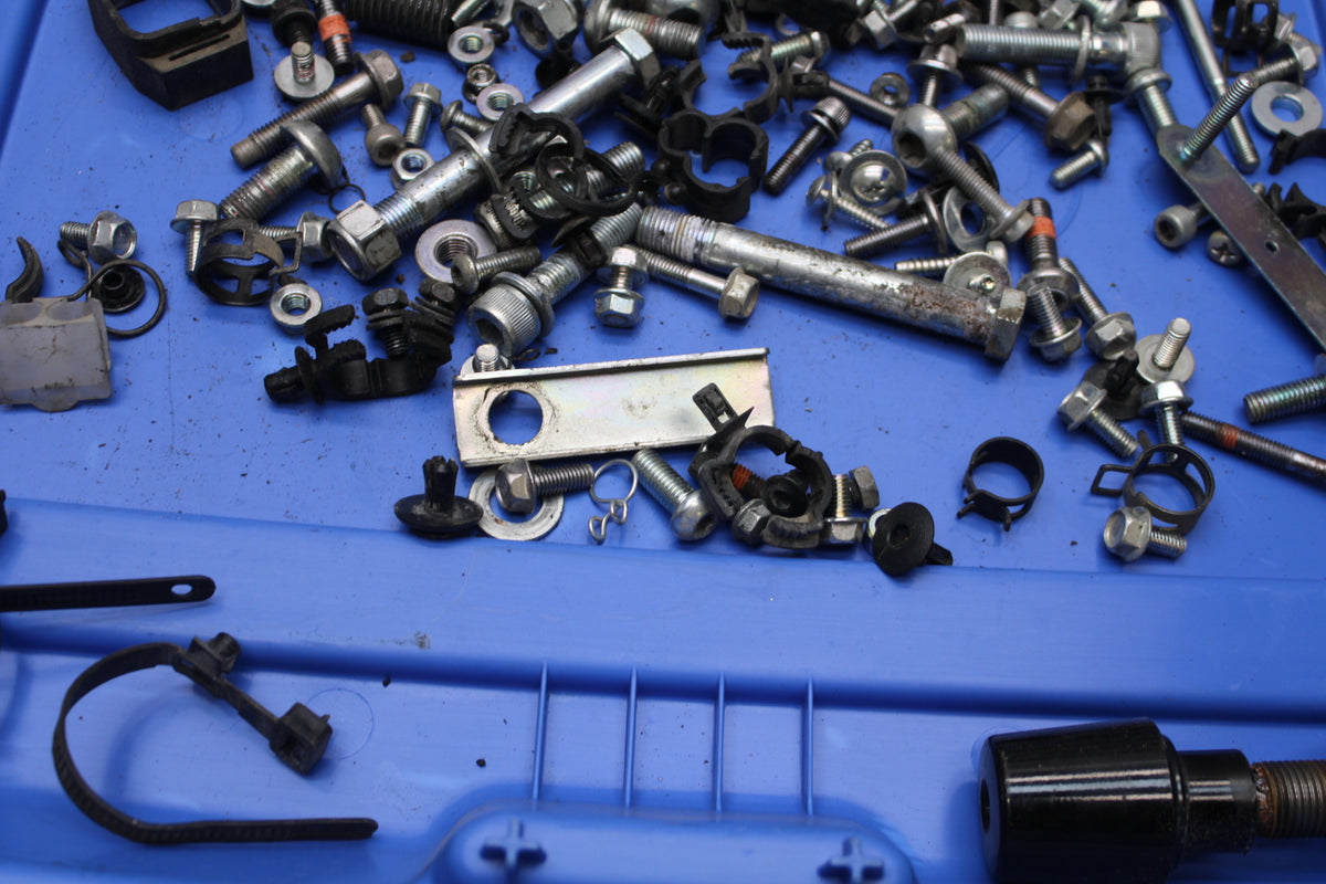 09-15 YAMAHA FZ6R ENGINE MOUNTING BOLTS HARDWARE MOTOR SCREWS BB161