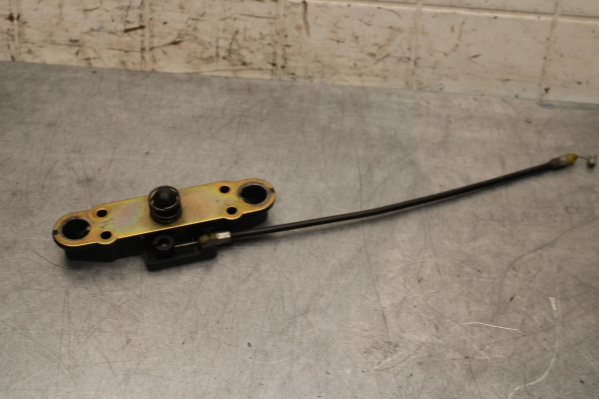 1997 Suzuki Bandit 1200 GSF1200S SEAT LATCH BB559