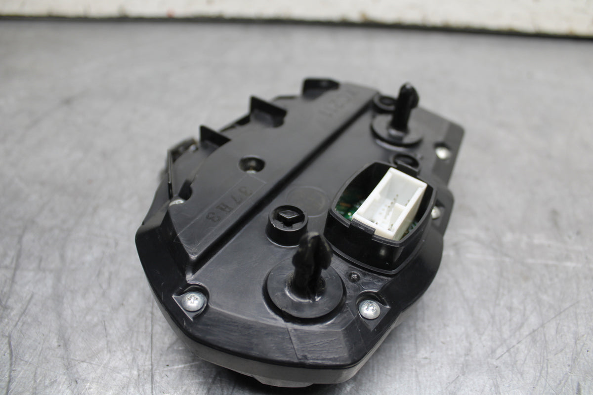 06-07 SUZUKI GSXR 600 SPEEDO TACH GAUGES CLUSTER SPEEDOMETER TACHOMETER BB243