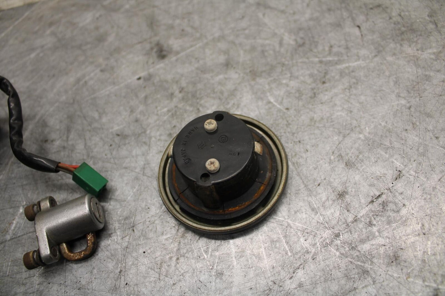 1982 Suzuki GS450L IGNITION LOCK KEY SET W/ GAS CAP AND SEAT LOCK BB52