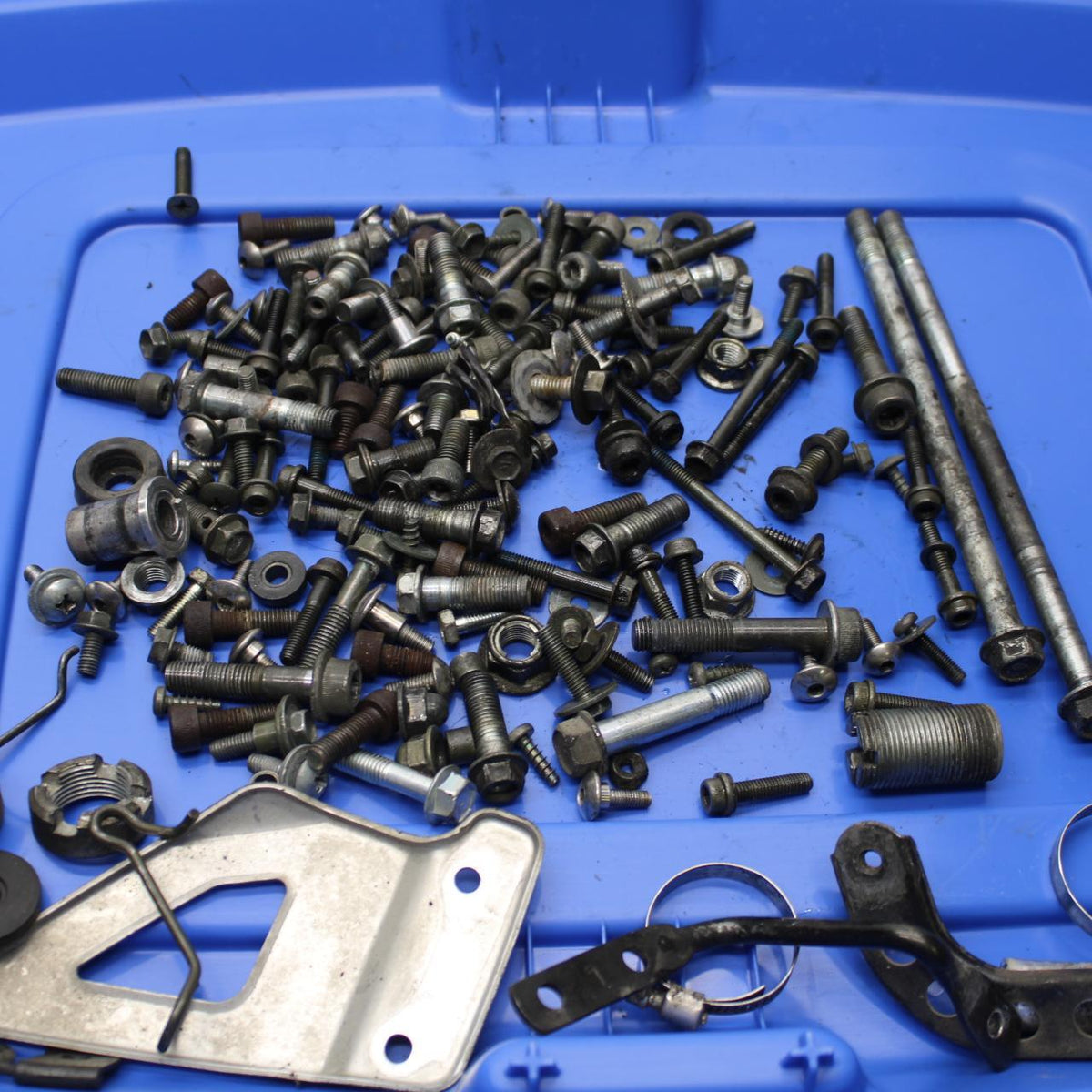1999 Suzuki GSXR600 MISCELLANEOUS BOLTS AND HARDWARE.BB580