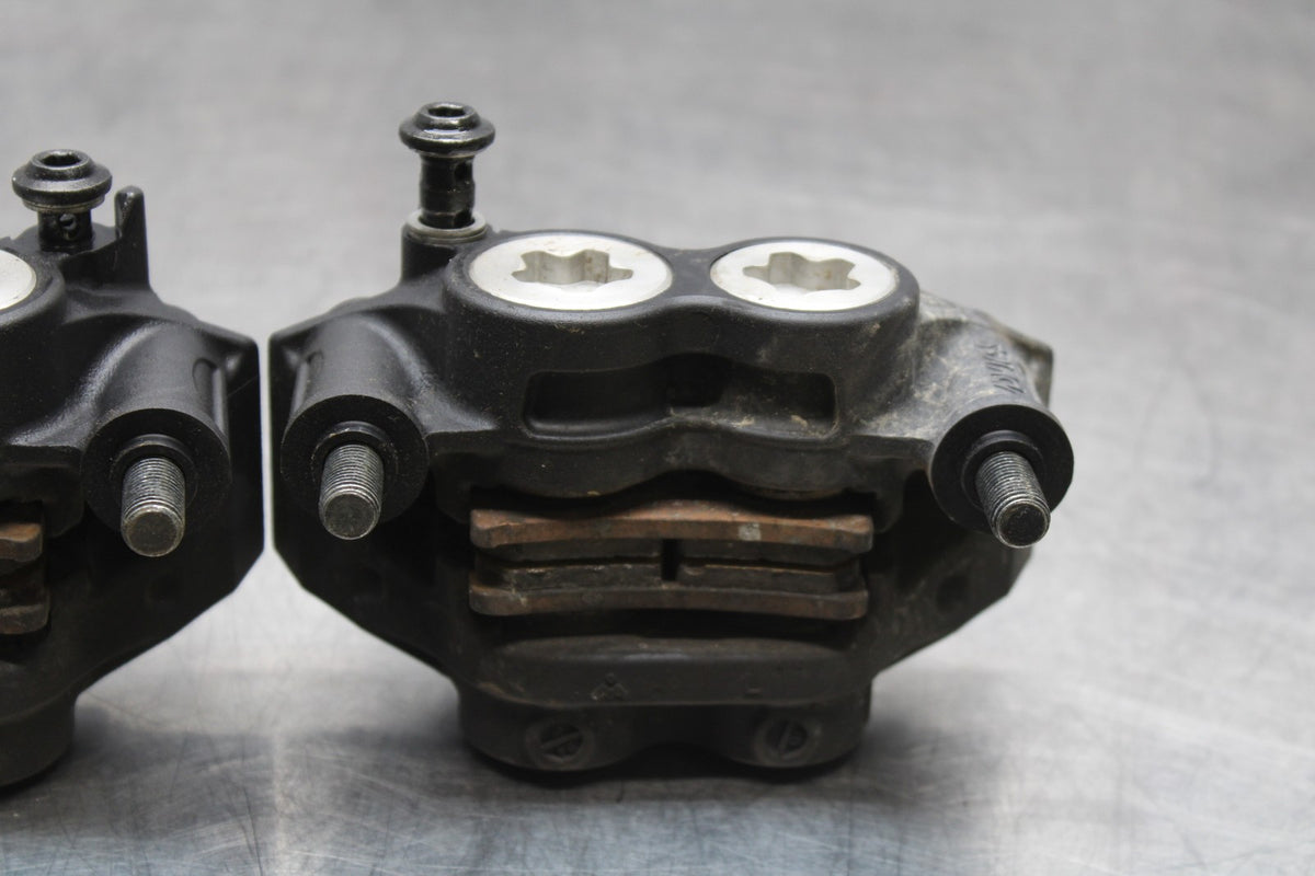 22-25 YAMAHA YZF R7 RIGHT LEFT FRONT BRAKE CALIPER SET PAIR CALIPERS BB176