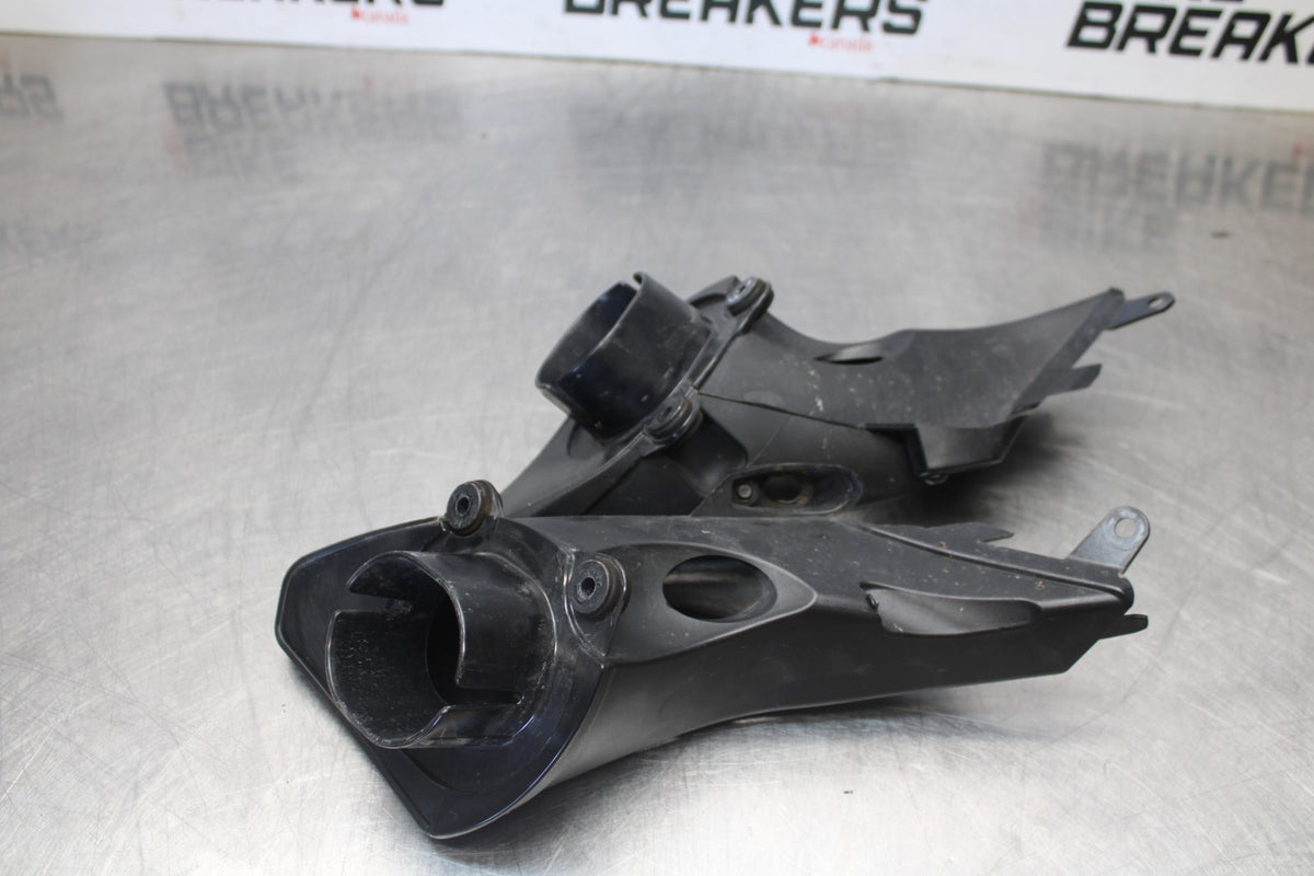 16 APRILIA TUONO V4 1100 RIGHT LEFT AIR INTAKE DUCTS BB905