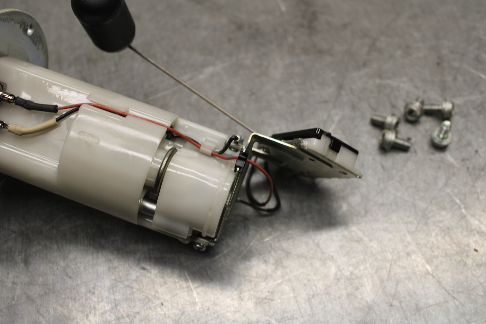 08-10 SUZUKI GSXR 600 FUEL PUMP GAS PETROL SENDER UNIT  BB721
