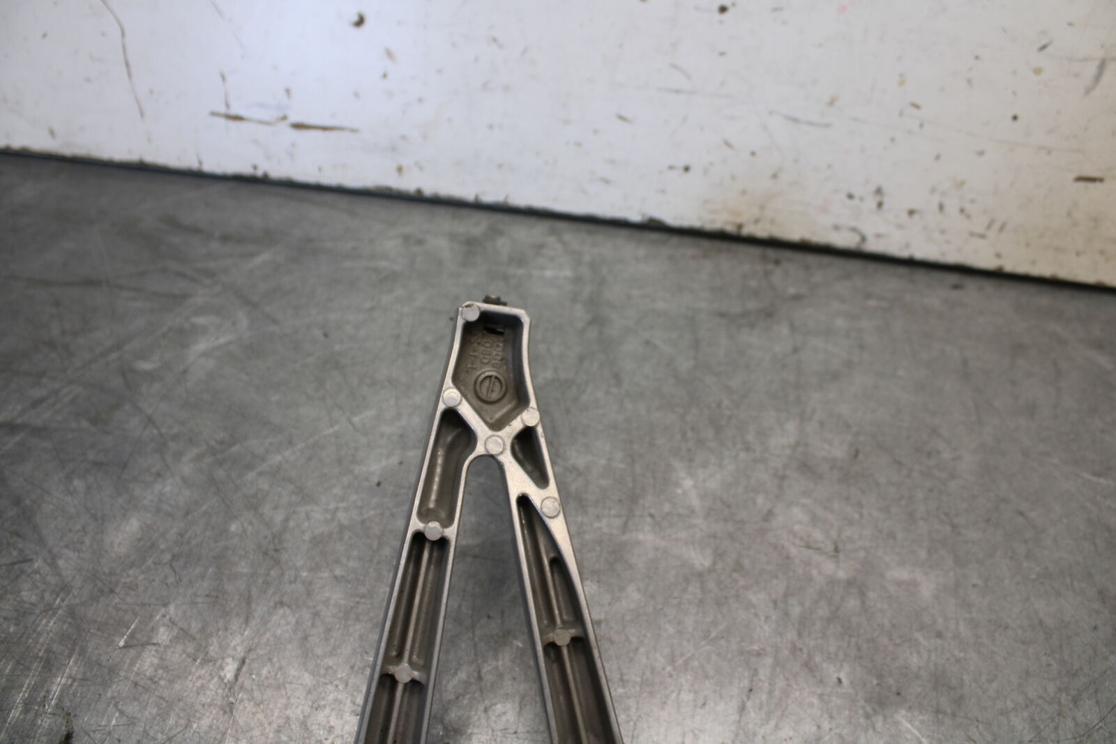 05-06 HONDA CBR600RR LEFT REAR PASSENGER PEG 50730-MEL-305 50730-MEL-D00 BB655 