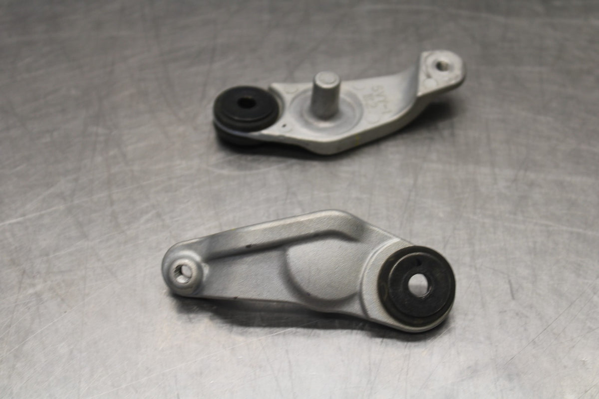 08-16 YAMAHA YZF R6 FRONT GAS TANK BRACKET MOUNT BB929