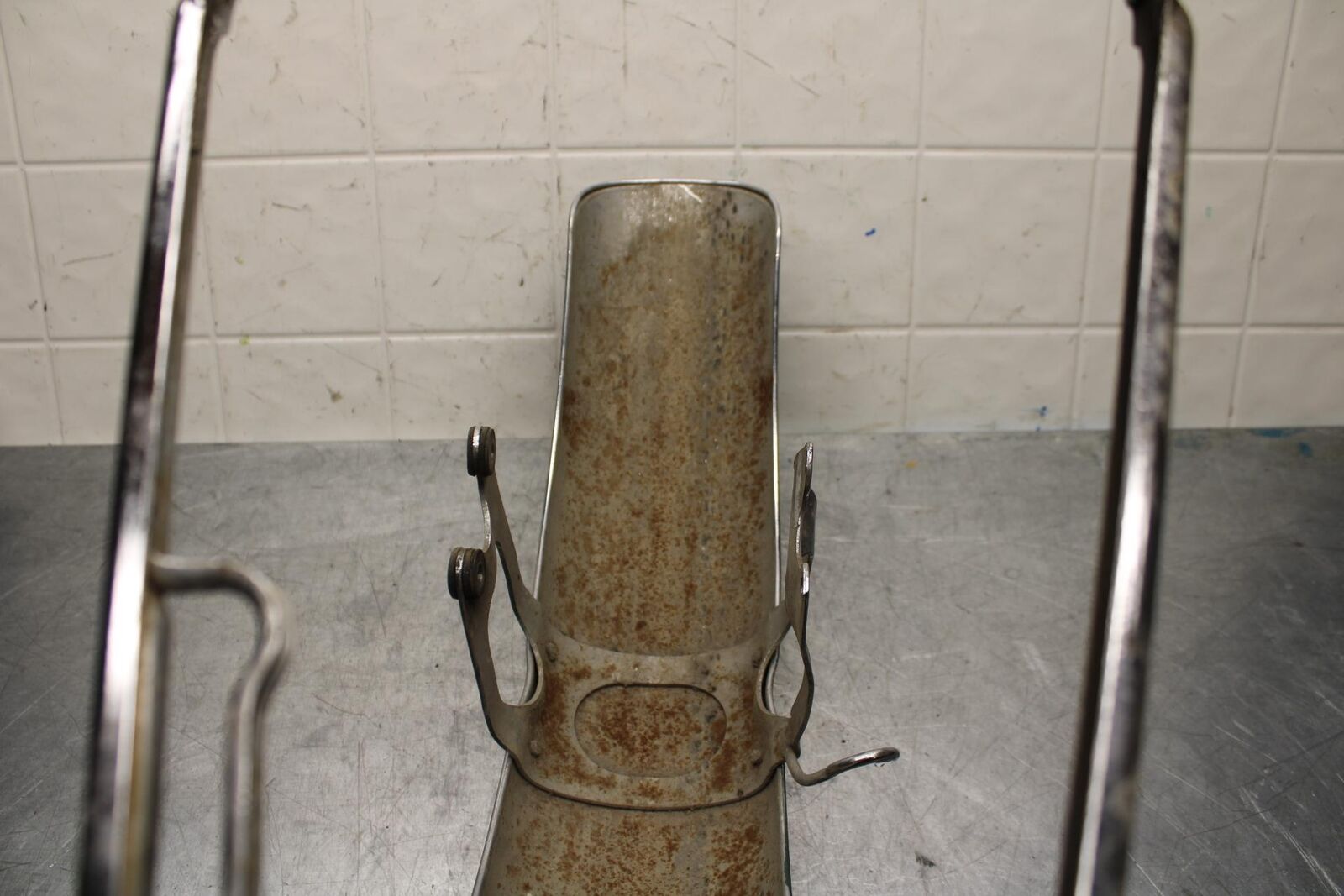 1977 Honda CB550K --- FRONT WHEEL FENDER COWL FAIRING 61100-390-671 BB592