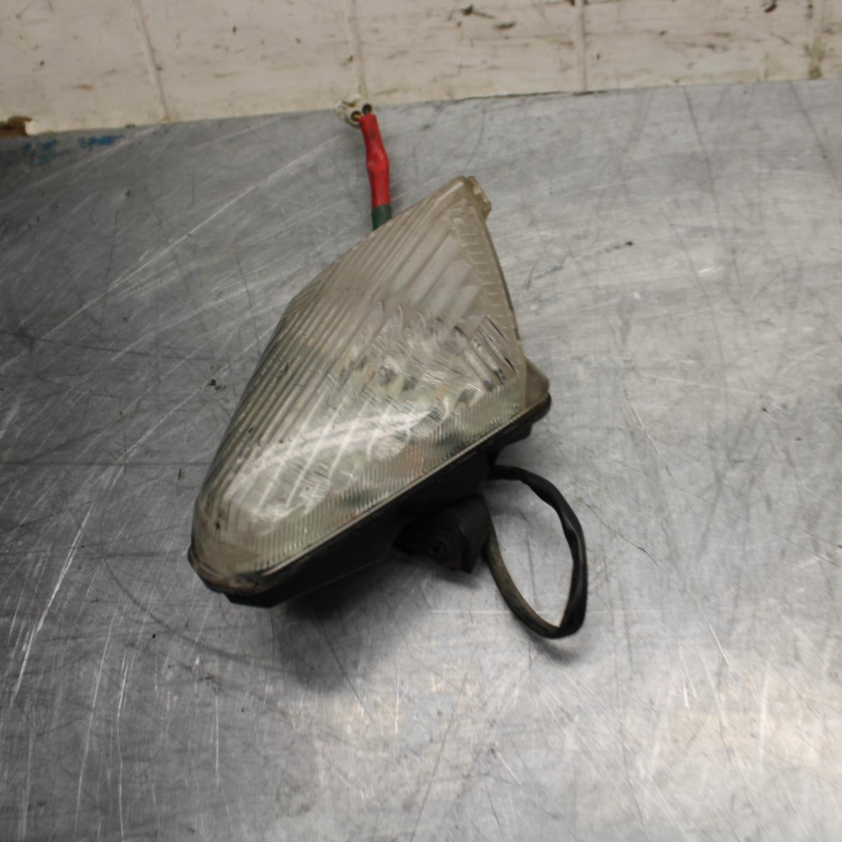  07-08 YAMAHA YZF R1 REAR TAIL TAILLIGHT BACK BRAKE LIGHT 4C8-84710-10-00 BB483