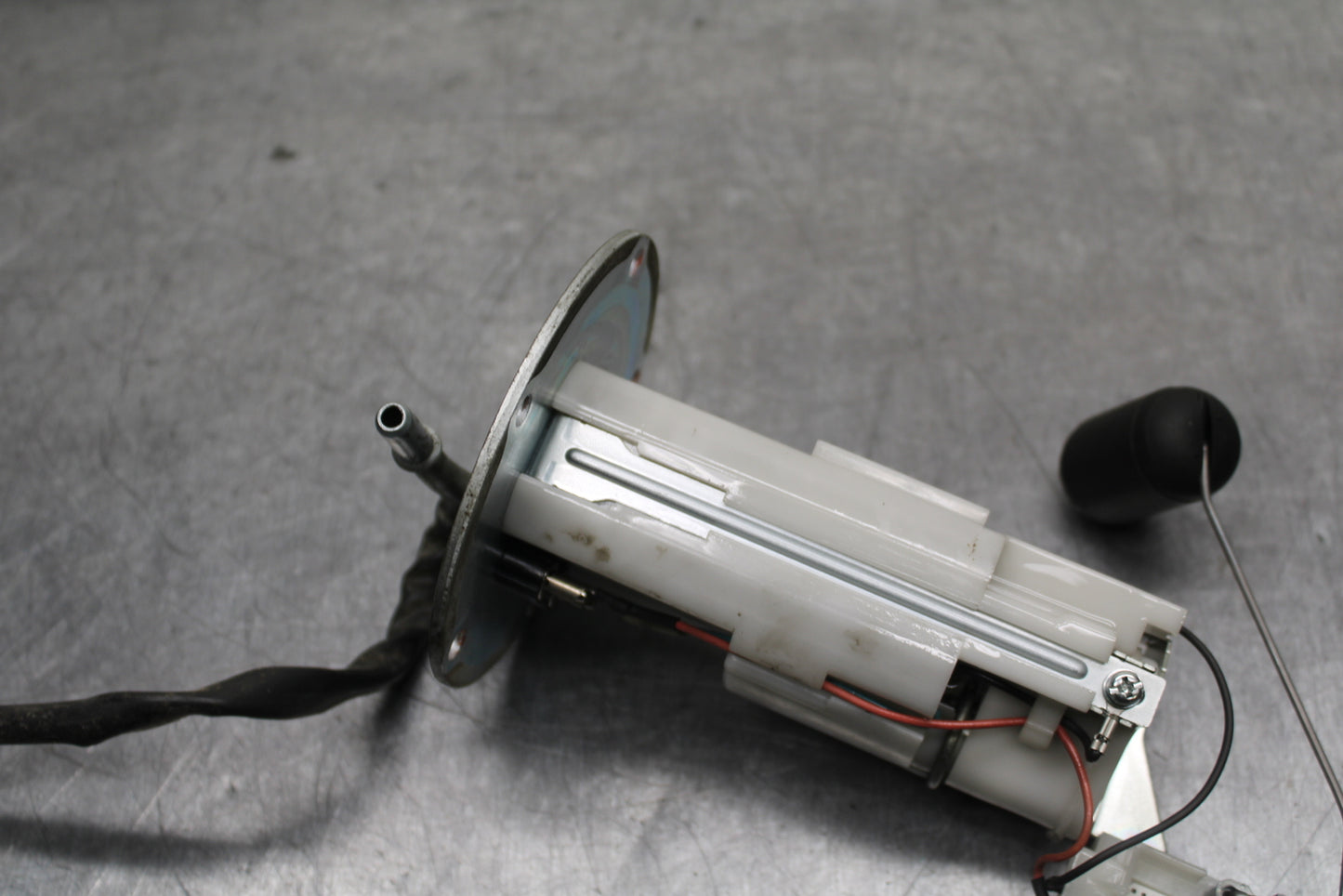 12-13 KAWASAKI Z1000 FUEL PUMP GAS PETROL SENDER UNIT BB743