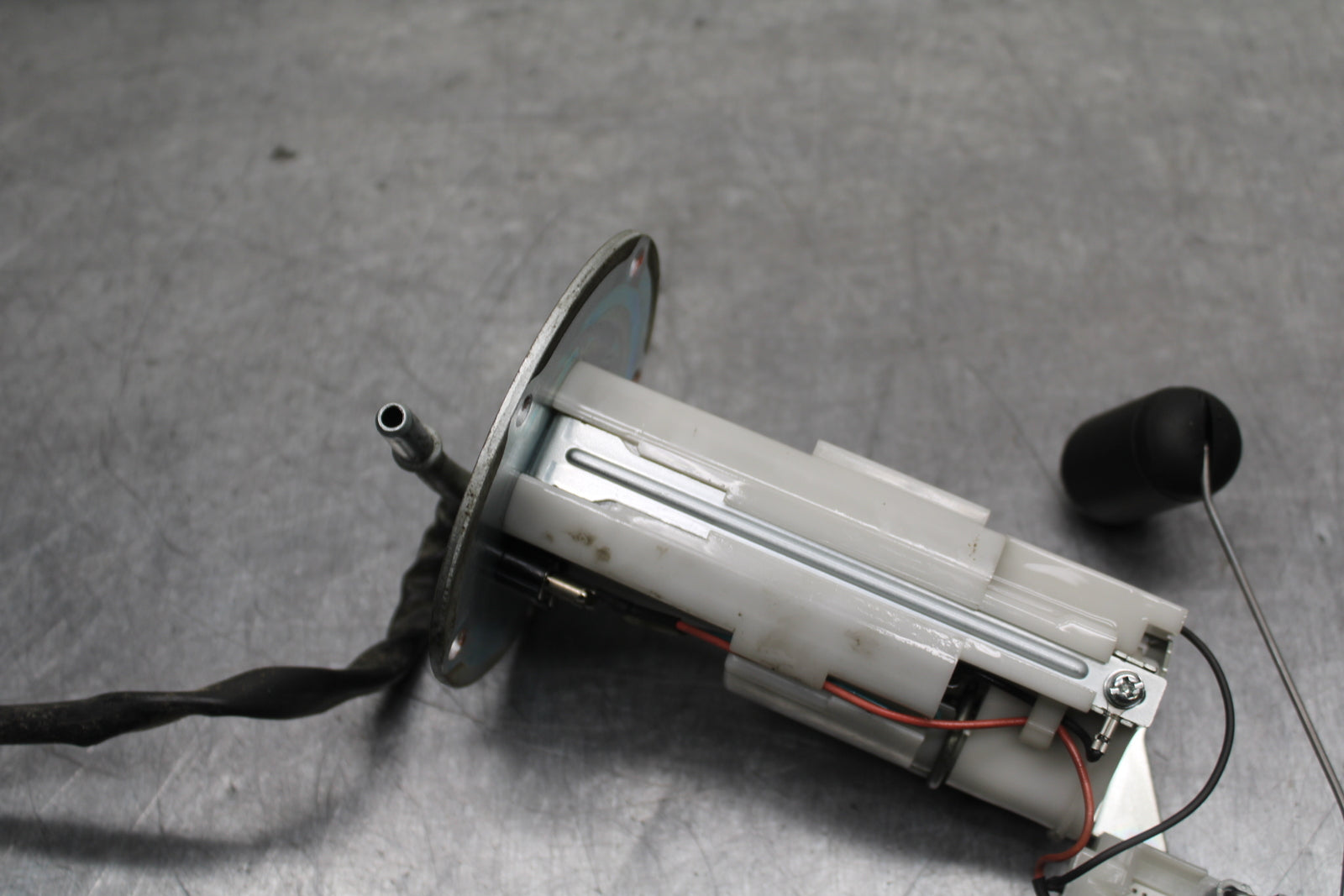 12-13 KAWASAKI Z1000 FUEL PUMP GAS PETROL SENDER UNIT BB743