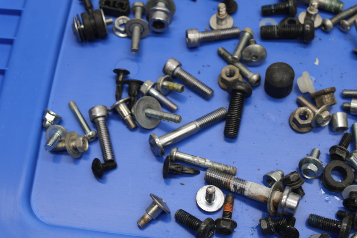 14-17 YAMAHA FZ09 MOUNTING BOLTS HARDWARE MOTOR SCREWS BB111