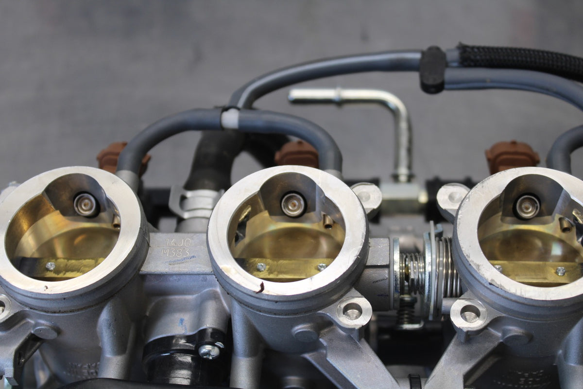 15-26 SUZUKI GSXR600 MAIN FUEL INJECTORS / THROTTLE BODIES BB888