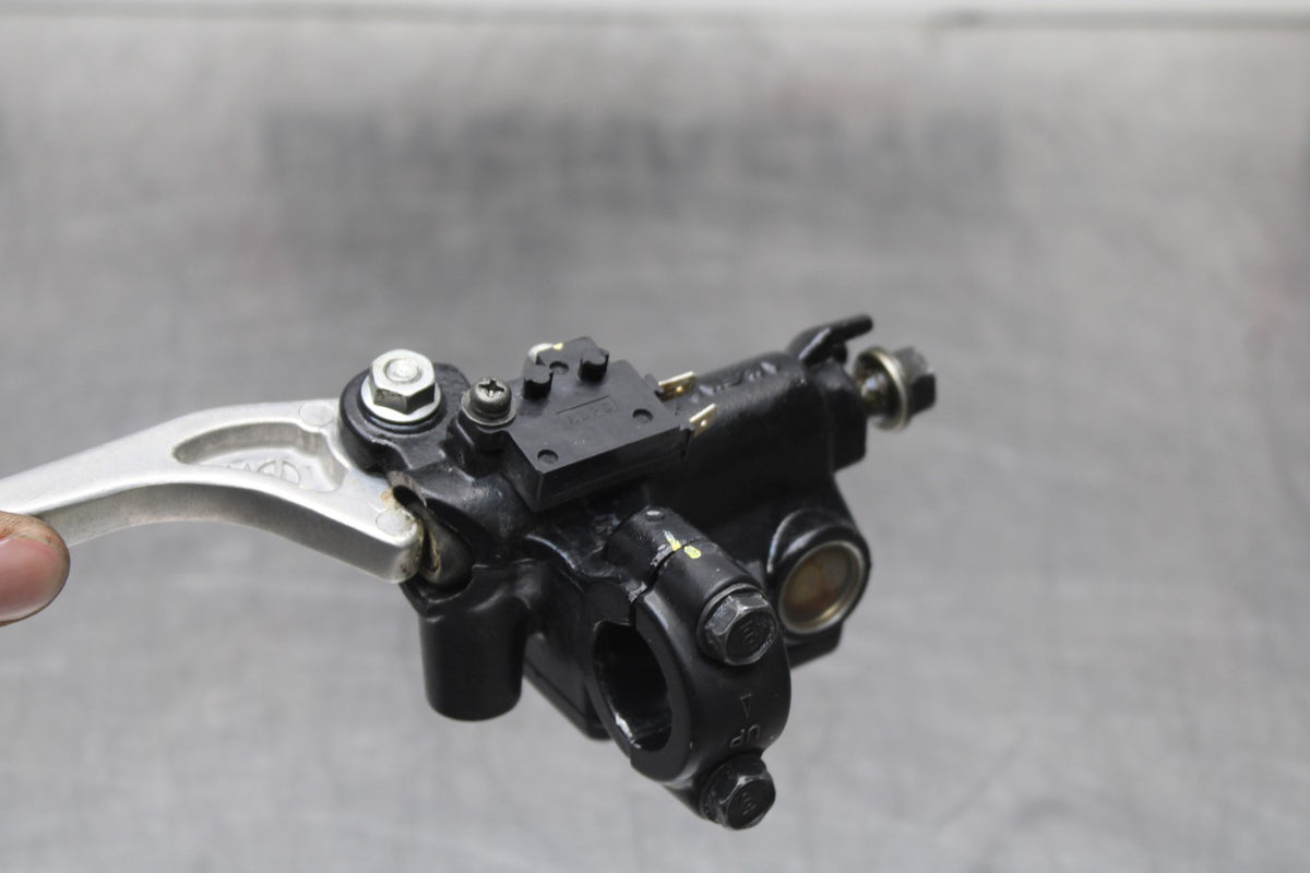 08 HONDA CBR125R FRONT BRAKE MASTER CYLINDER w/ LEVER BB839