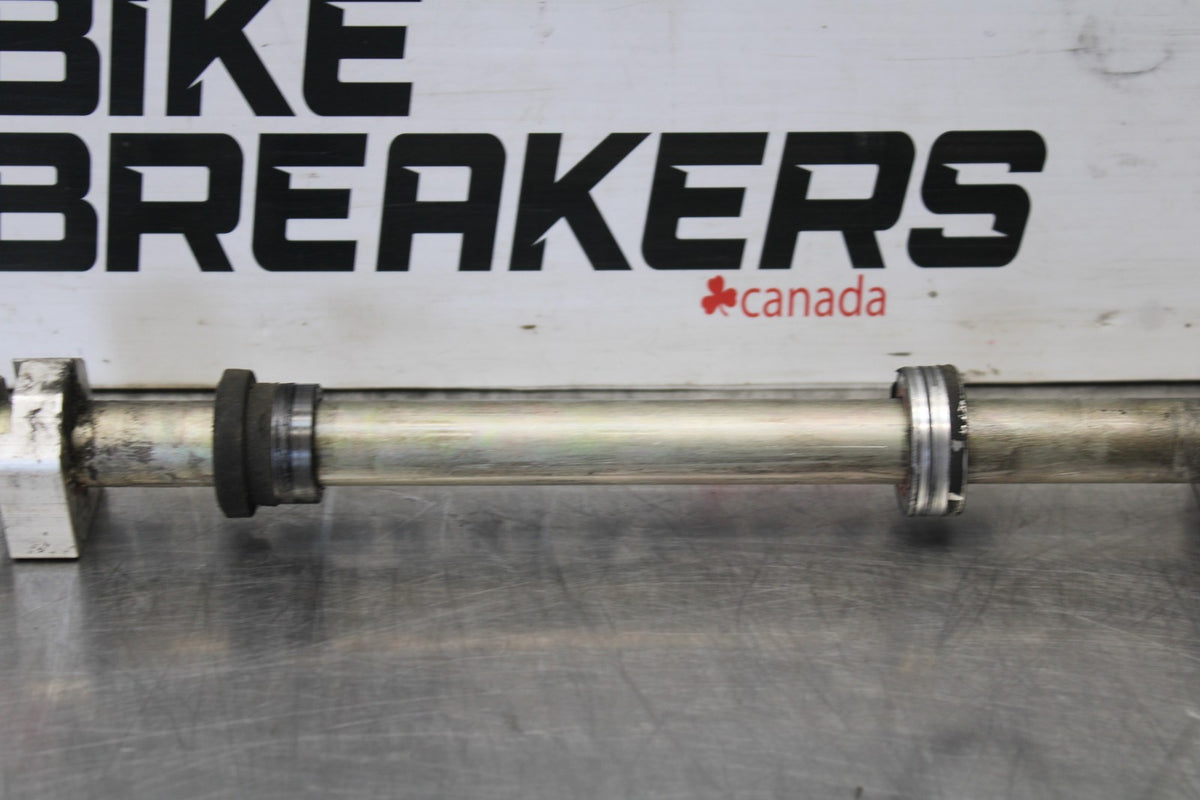 12 TRIUMPH STREET TRIPLE R REAR AXLE BACK WHEEL RIM PIVOT BOLT AXEL BB914