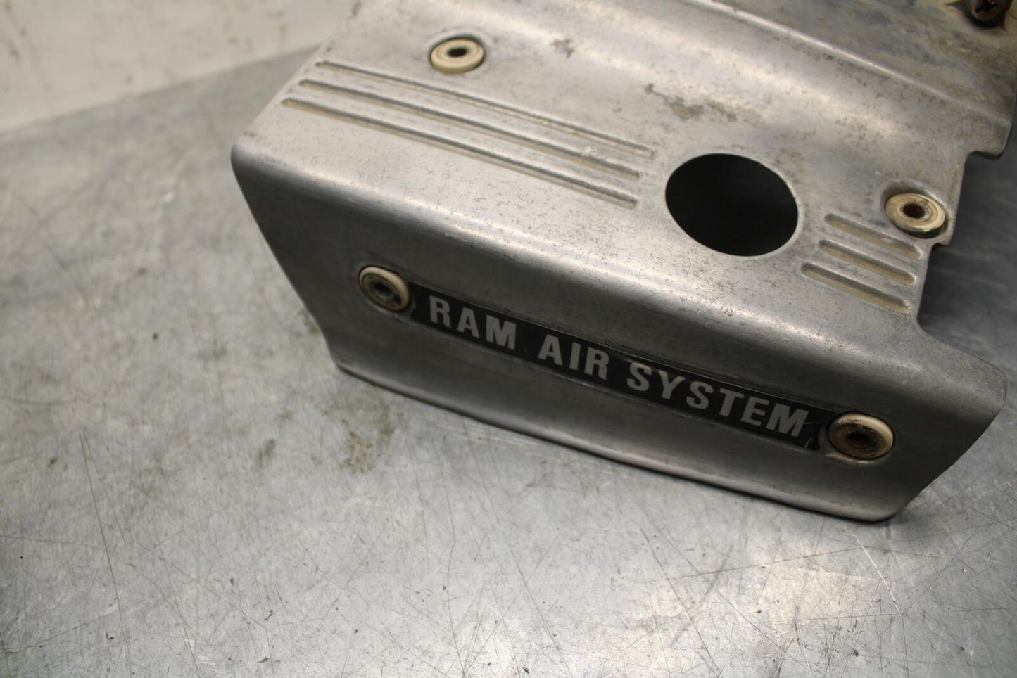 75 SUZUKI GT 550  RAM AIR INTAKE DUCT COVER BB72