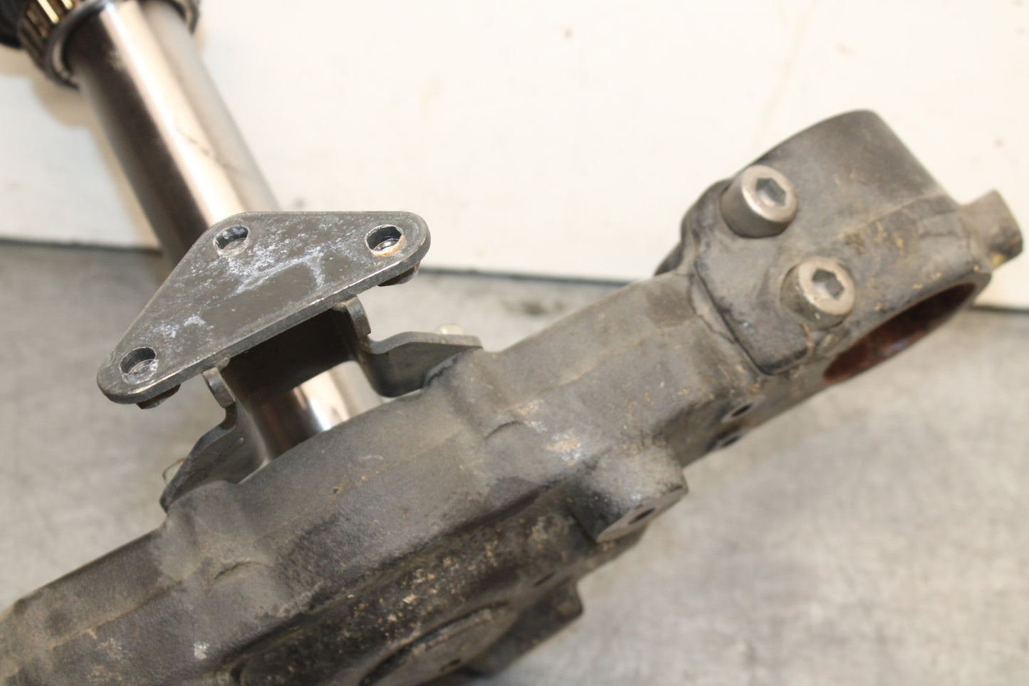 03-08 KAWASAKI VULCAN 1600 FRONT FORKS CLAMP LOWER TRIPLE TREE STEM BB754