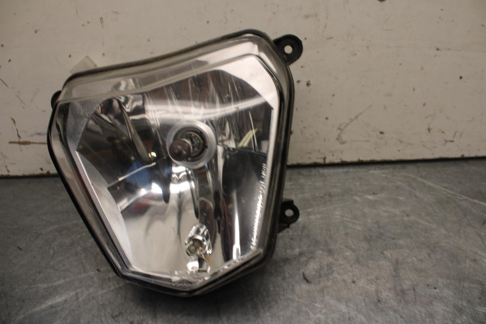 16-18 KTM 690 DUKE FRONT HEADLIGHT HEAD LIGHT LAMP BB631