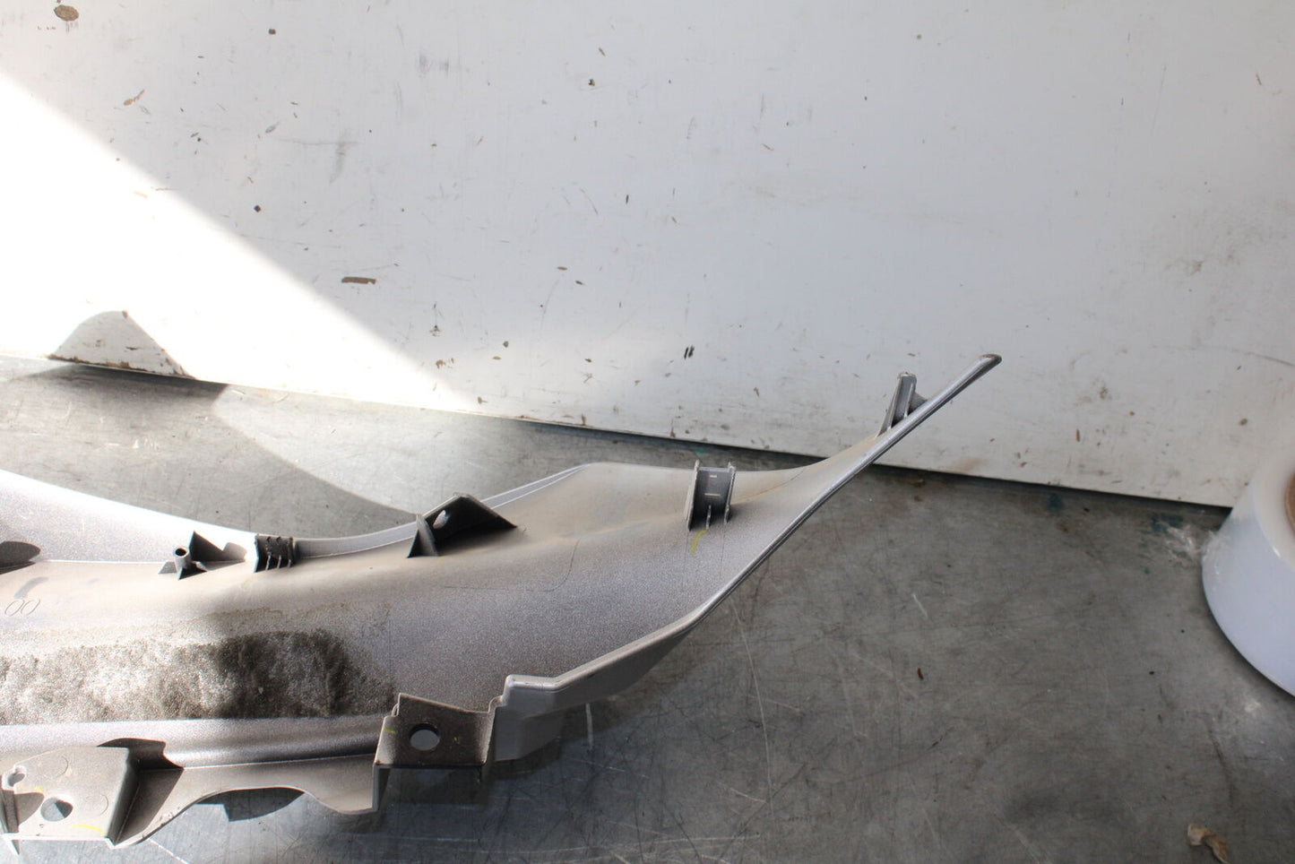 17-20 YAMAHA YZF R6 LEFT MID UPPER SIDE FAIRING COWL PLASTIC BB257