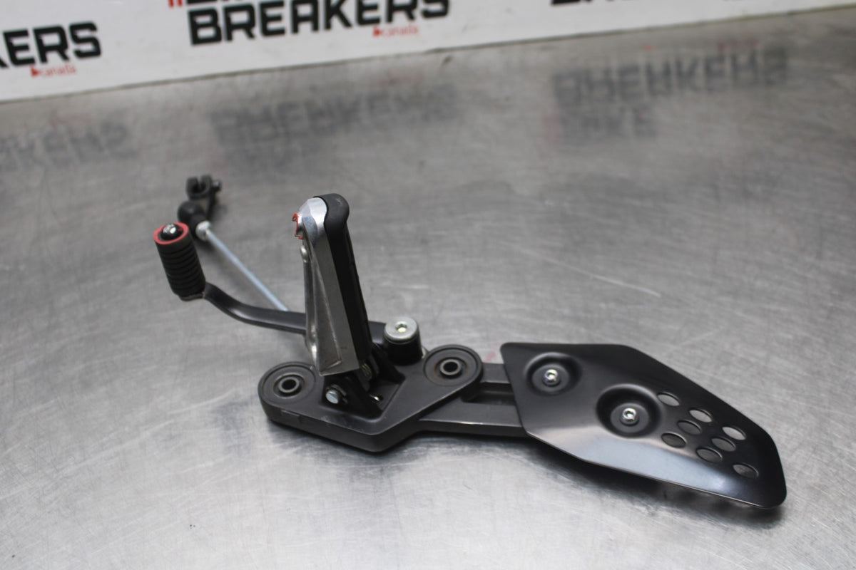 23-24 YAMAHA MT-07 LEFT REARSET REAR SET FOOT PEG W SHIFTER BB927