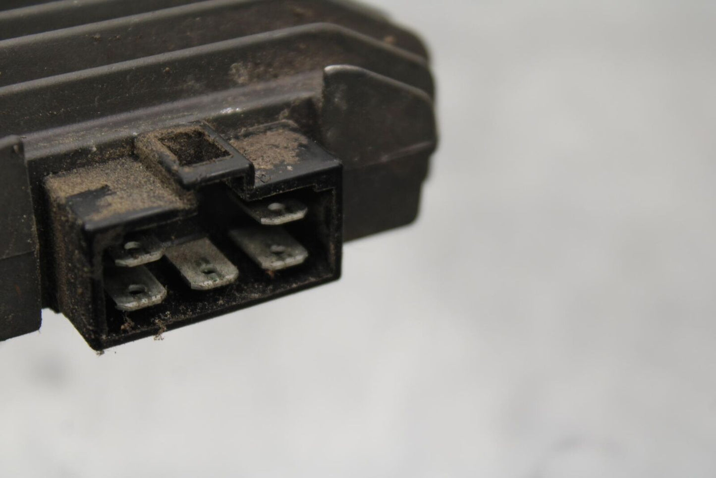 2000 Yamaha YZF R6 RECTIFIER VOLTAGE REGULATOR 4JH-81960-01-00 BB558