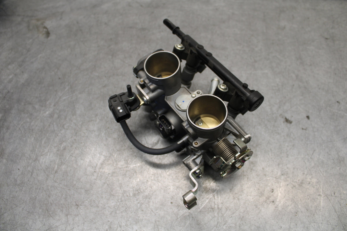 18-23 KAWASAKI NINJA 400 MAIN FUEL INJECTORS / THROTTLE BODIES BB660