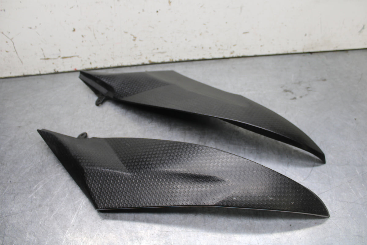 06 YAMAHA YZF R6 AFTERMARKET RIGHT LEFT FUEL TANK PANELS COVERS TRIM SET  BB716