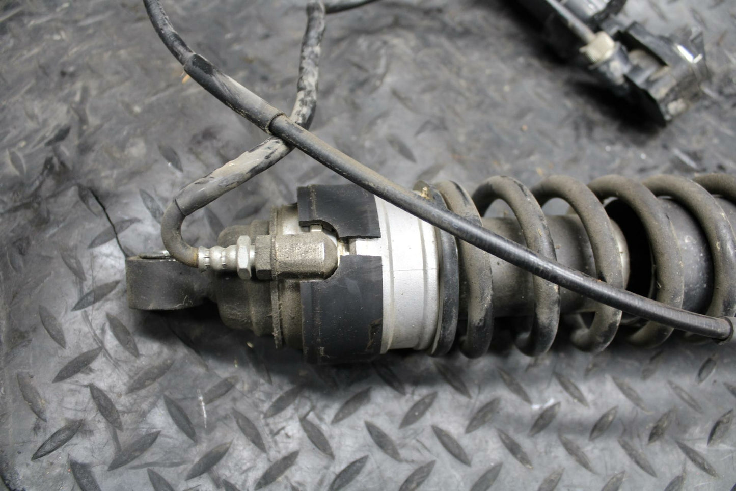 86 SUZUKI GS750ES REAR BACK SHOCK ABSORBER SUSPENSION BB233