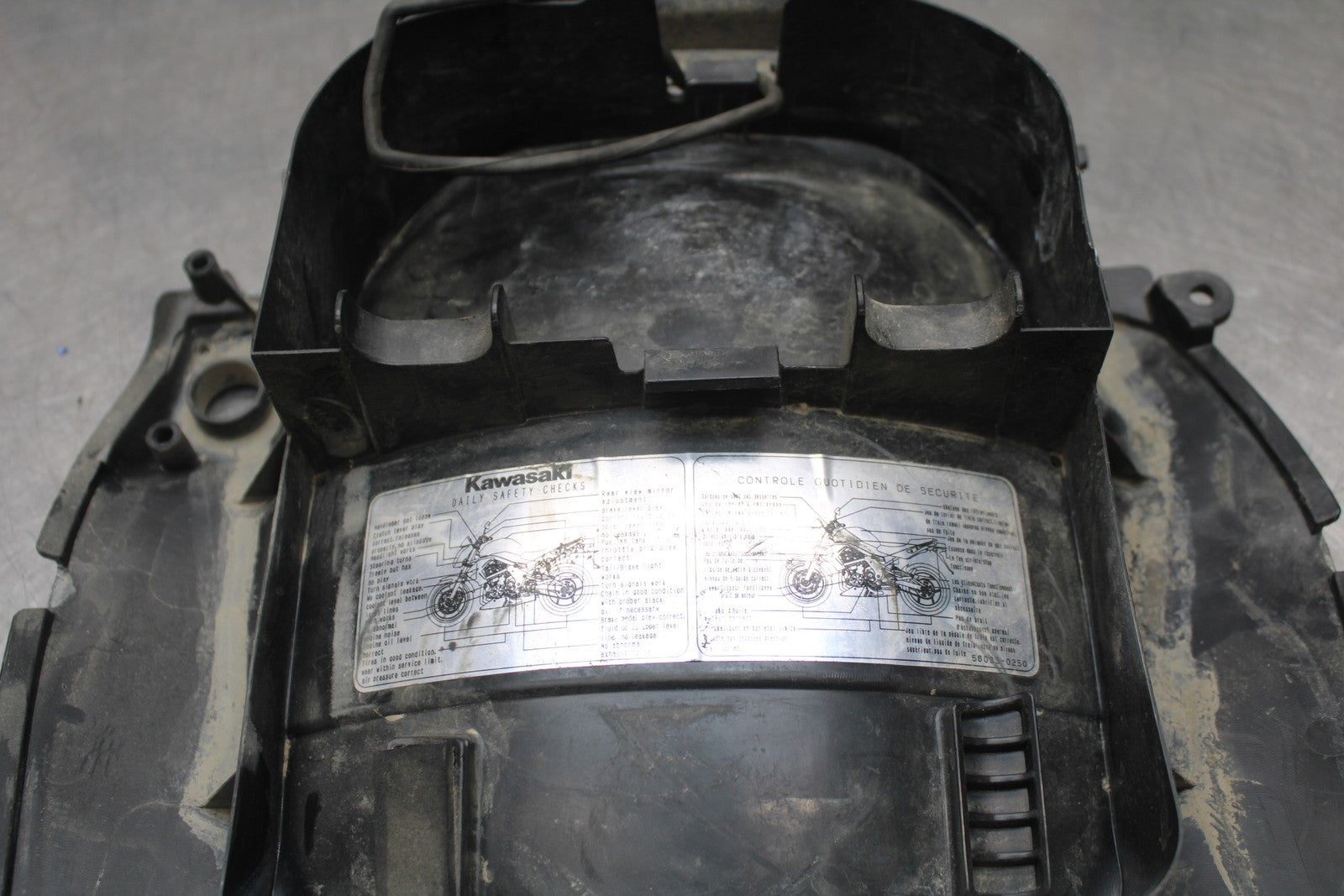 09-10 KAWASAKI ER-6N REAR BACK TAIL UNDERTAIL FAIRING COWL FENDER BB205