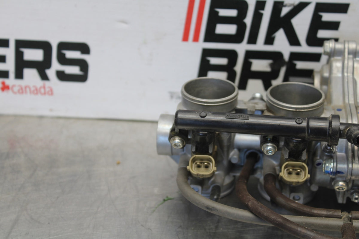 23-26 KAWASAKI NINJA ZX4RR MAIN FUEL INJECTORS / THROTTLE BODIES BB898