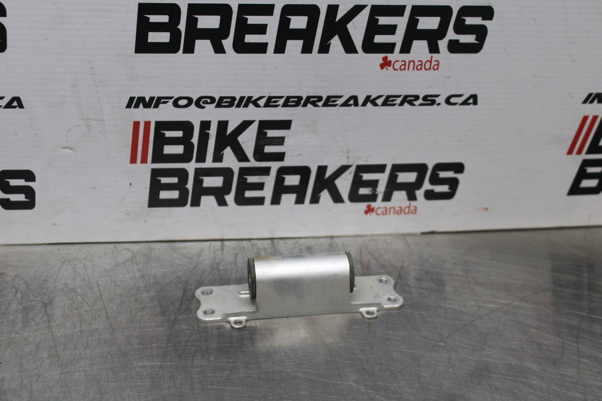 13 YAMAHA YZF R1 GAS TANK FUEL CELL PETROL RESERVOIR BRACKET MOUNT BB781