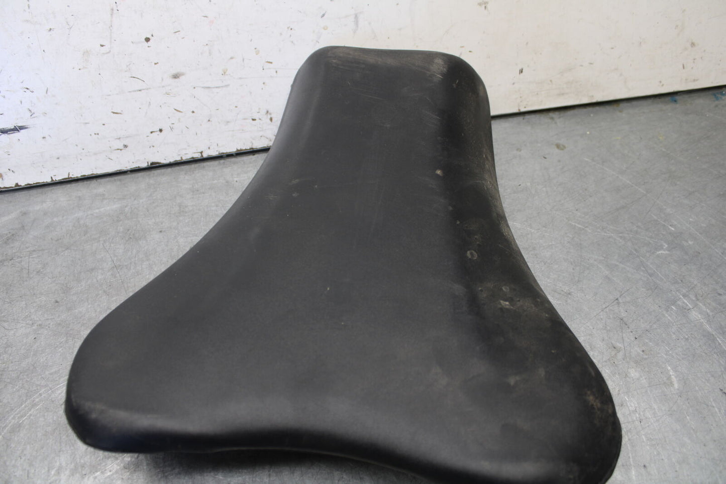 05-06 SUZUKI GSXR1000 FRONT DRIVERS SEAT PAD SADDLE 45100-41G01-6BY BB663