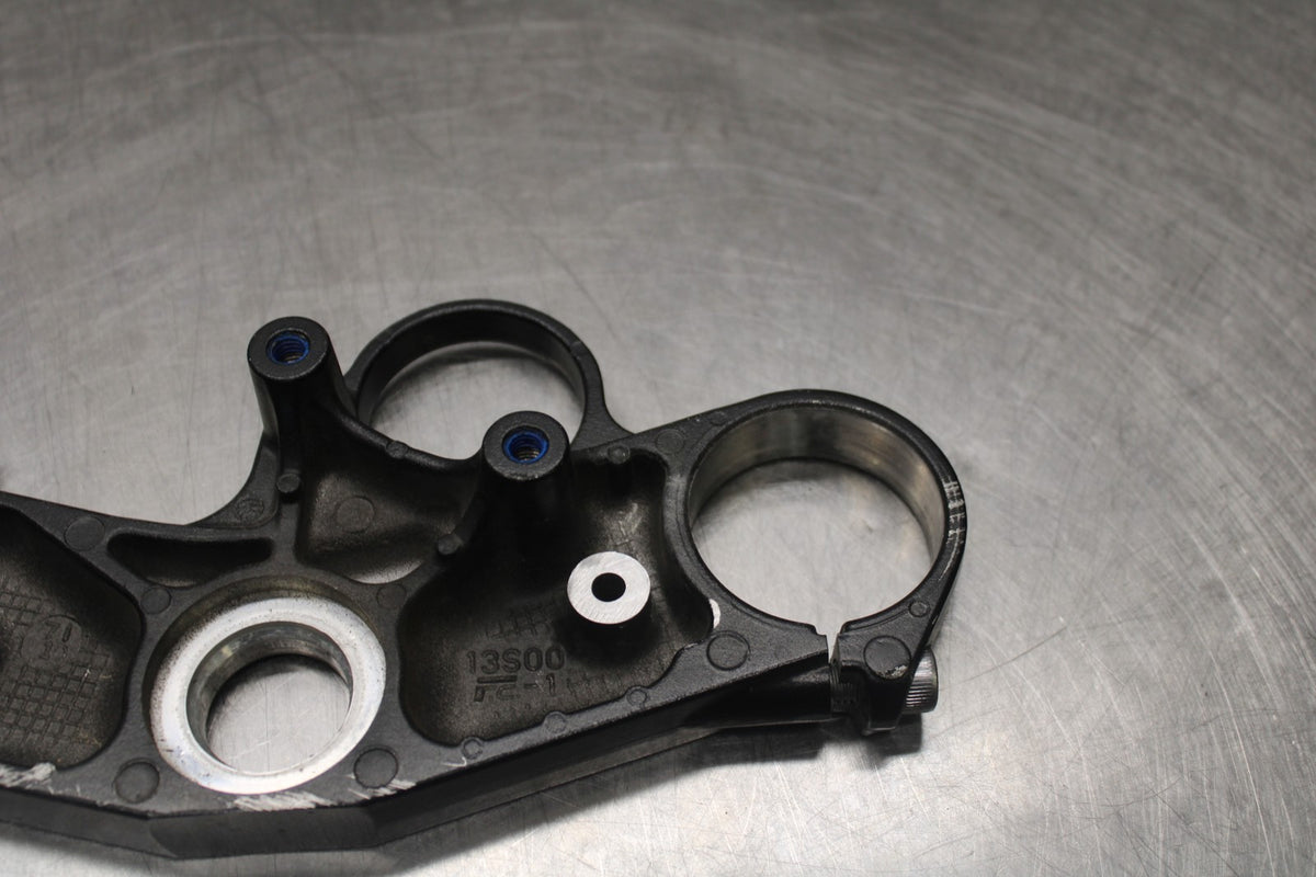08-16 YAMAHA YZF R6 FORKS UPPER TRIPLE TREE CLAMP BB929