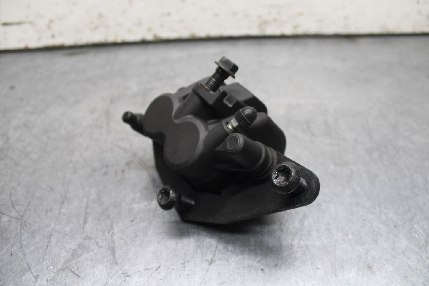 15-17 YAMAHA YZF R3 RIGHT FRONT BRAKE CALIPER BB111