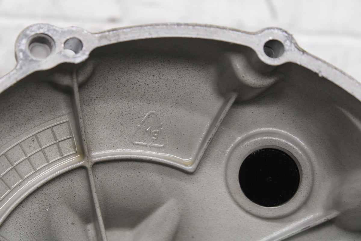 2006 Yamaha YZF R6 CLUTCH SIDE ENGINE MOTOR COVER 2C0-15421-00-00 BB560