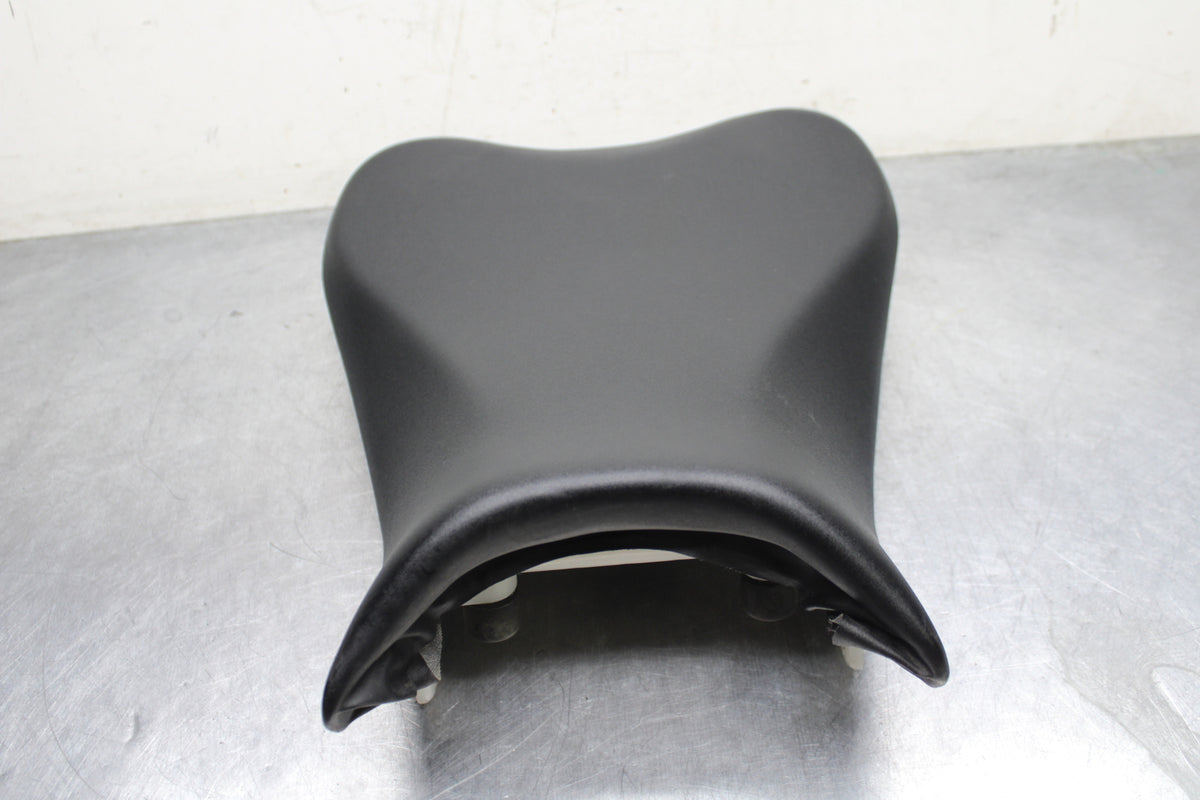09 SUZUKI GSXR600 FRONT DRIVERS SEAT PAD SADDLE PILLION BB759