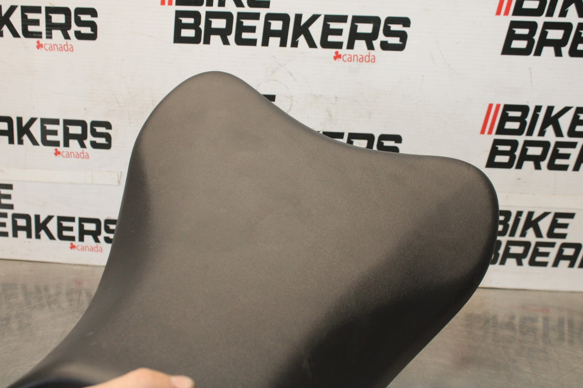 07-08 SUZUKI GSXR1000 FRONT DRIVERS SEAT PAD SADDLE PILLION BB944