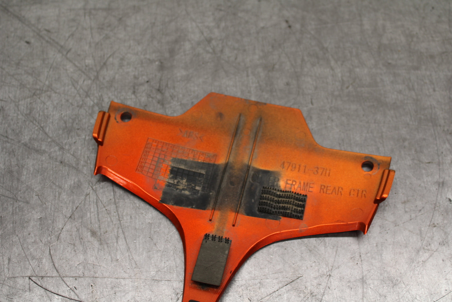 08-10 SUZUKI GSXR600 CENTER REAR BACK UNDER TAIL FAIRING COVER TRIM COWL BB92