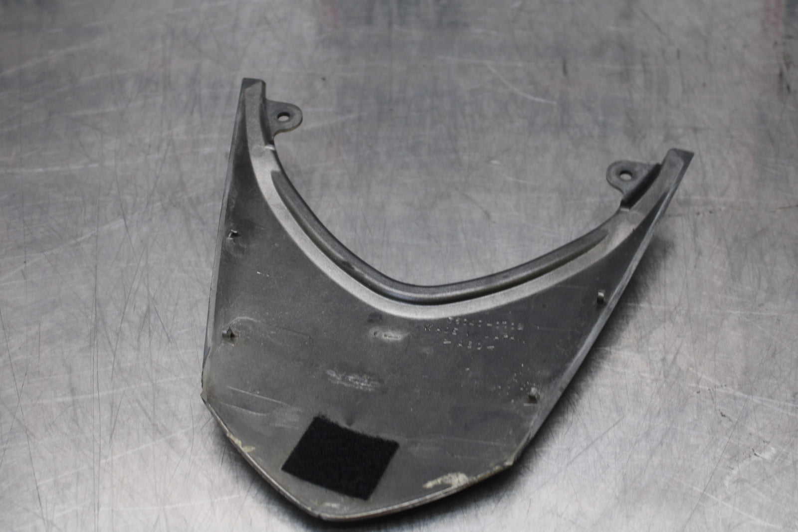 04-05 KAWASAKI NINJA ZX10R CENTER REAR BACK TAIL FAIRING COVER TRIM COWL BB163