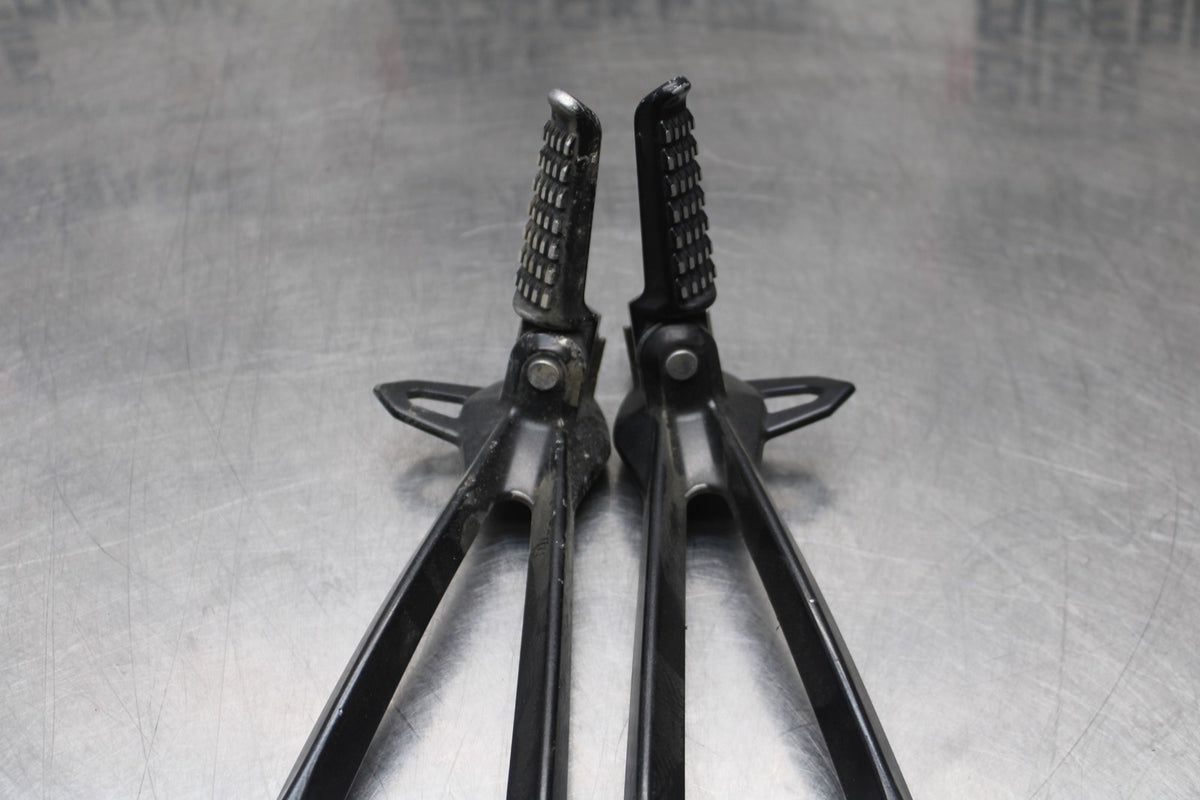 08 KAWASAKI NINJA ZX10R REAR BACK PASSENGER PEG SET PAIR BB201