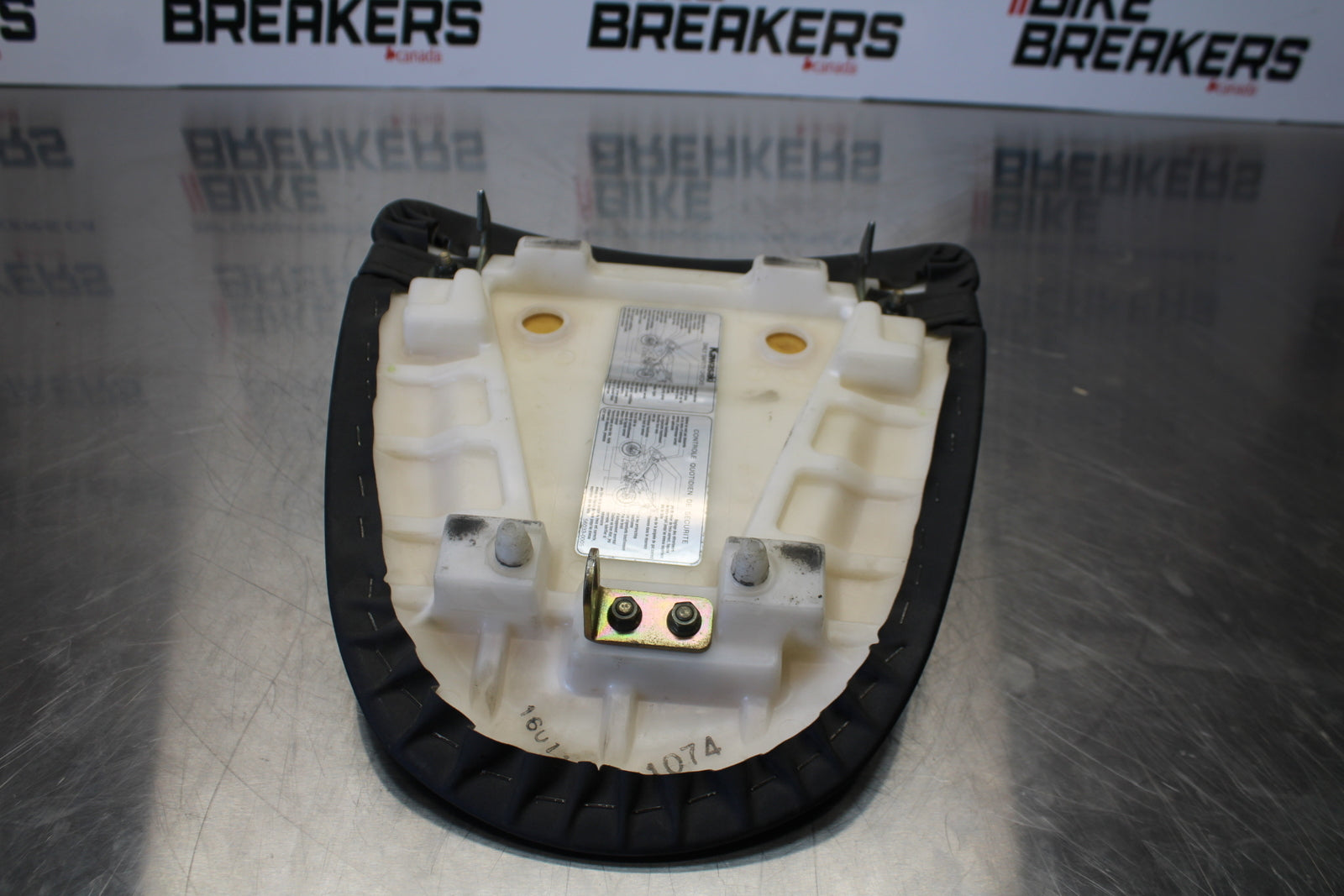 03-04 KAWASAKI NINJA ZX6R REAR BACK PASSENGER TANDEM SEAT PAD SADDLE  BB397