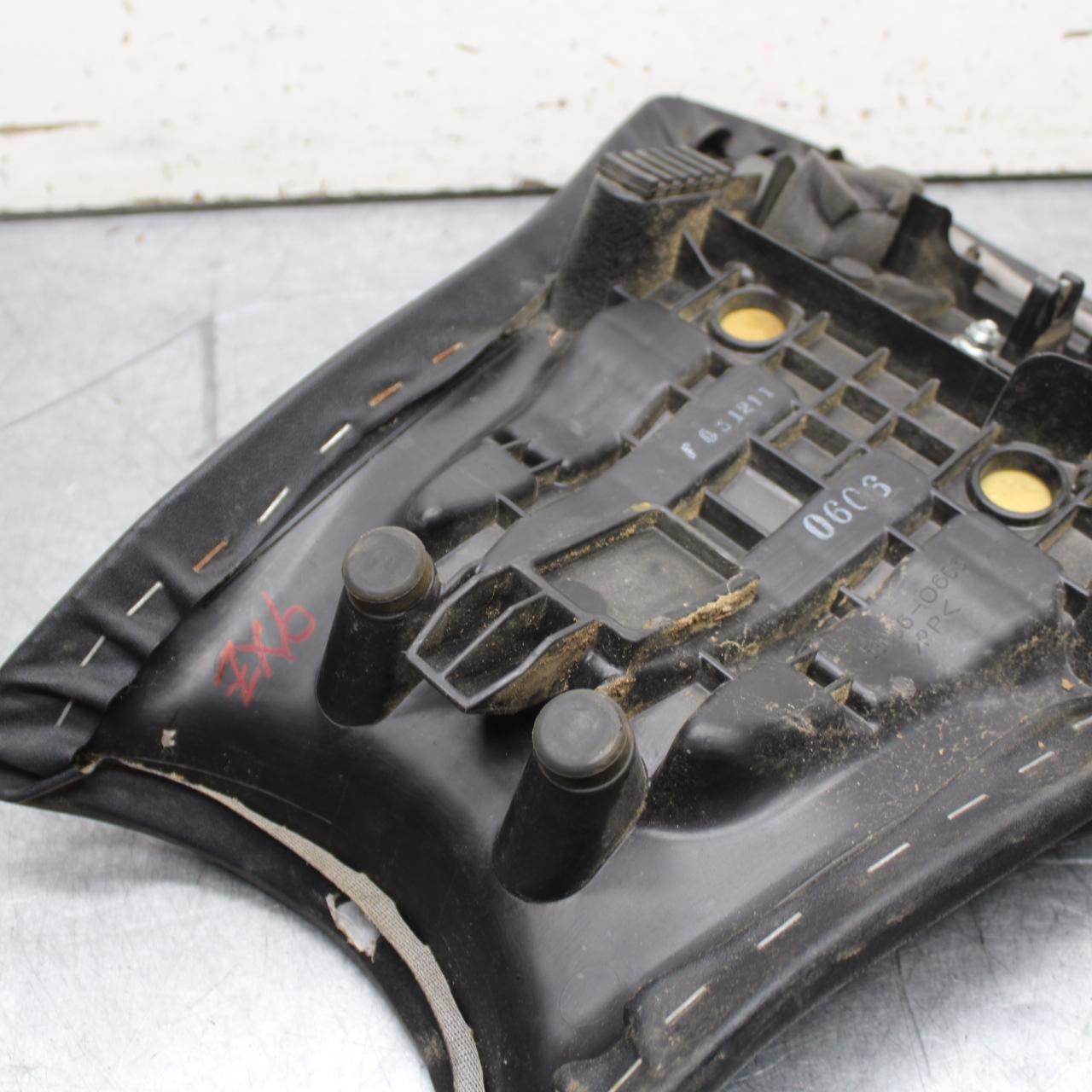 21 KAWASAKI NINJA ZX6R FRONT DRIVERS SEAT PAD SADDLE PILLION 53066-0606-MA BB647