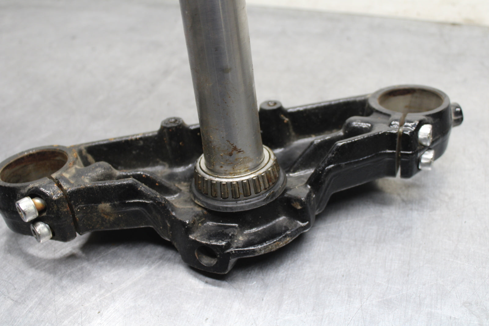 05-08 KAWASAKI VULCAN 1500 VN1500N CLASSIC FORKS CLAMP LOWER TRIPLE TREE BB133