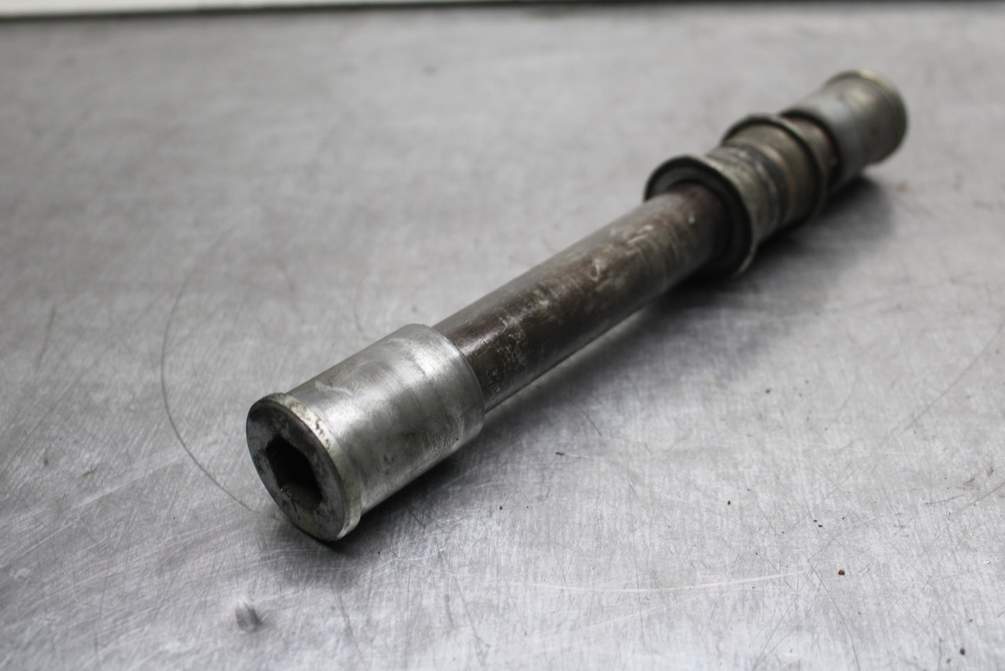 00-02 KAWASAKI NINJA ZX6R FRONT WHEEL RIM AXLE PIVOT BOLT BB750