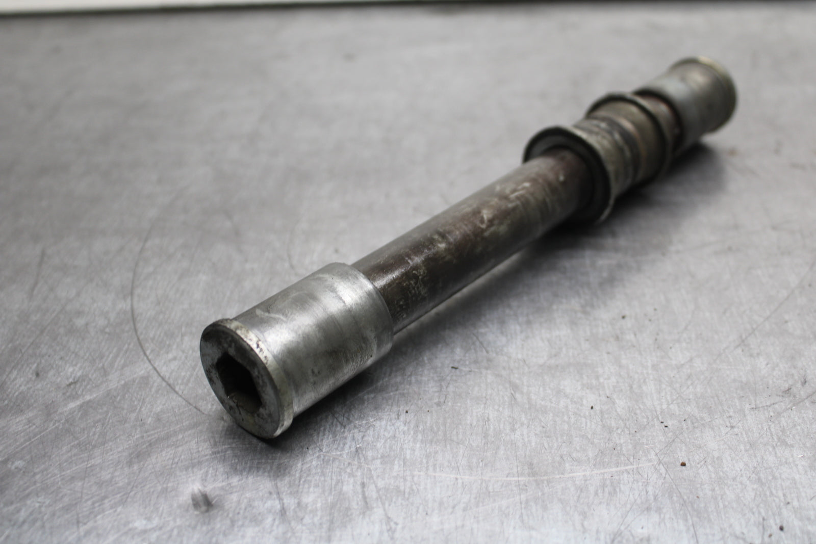 00-02 KAWASAKI NINJA ZX6R FRONT WHEEL RIM AXLE PIVOT BOLT BB750