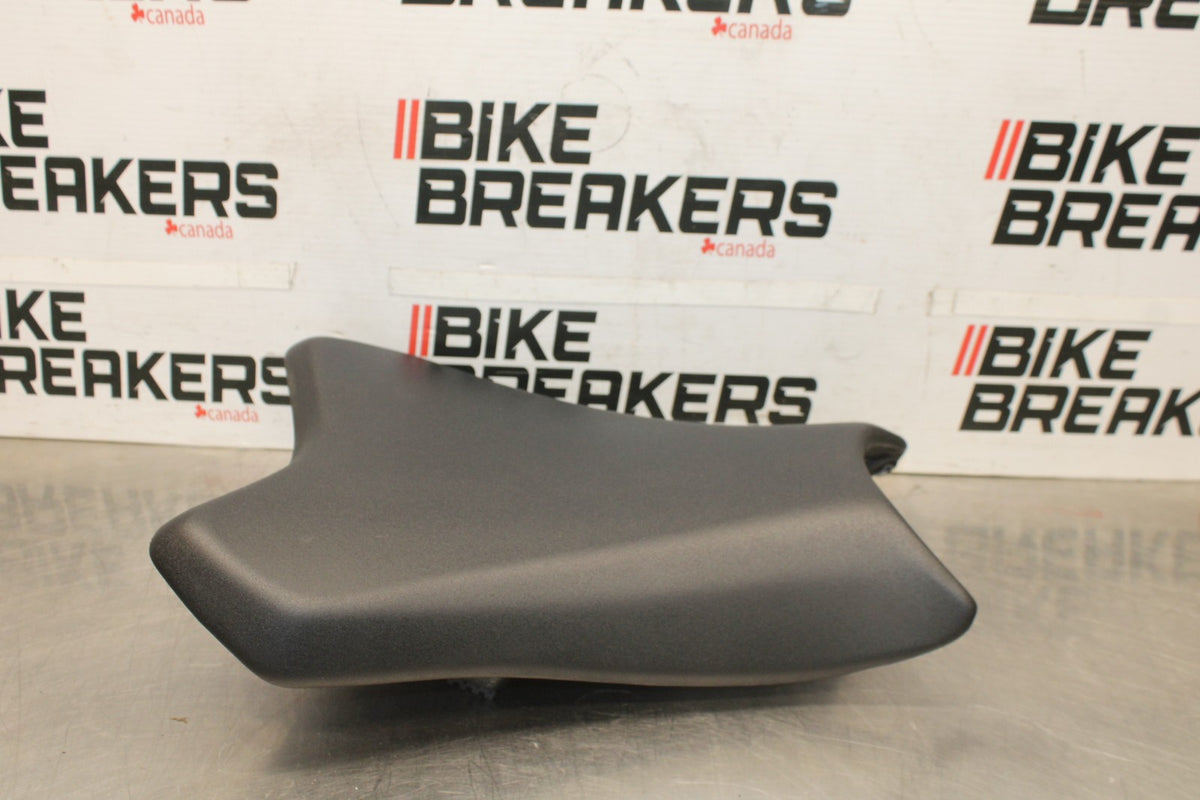 24-25 KAWASAKI NINJA ZX6R FRONT DRIVERS SEAT PAD SADDLE PILLION BB939